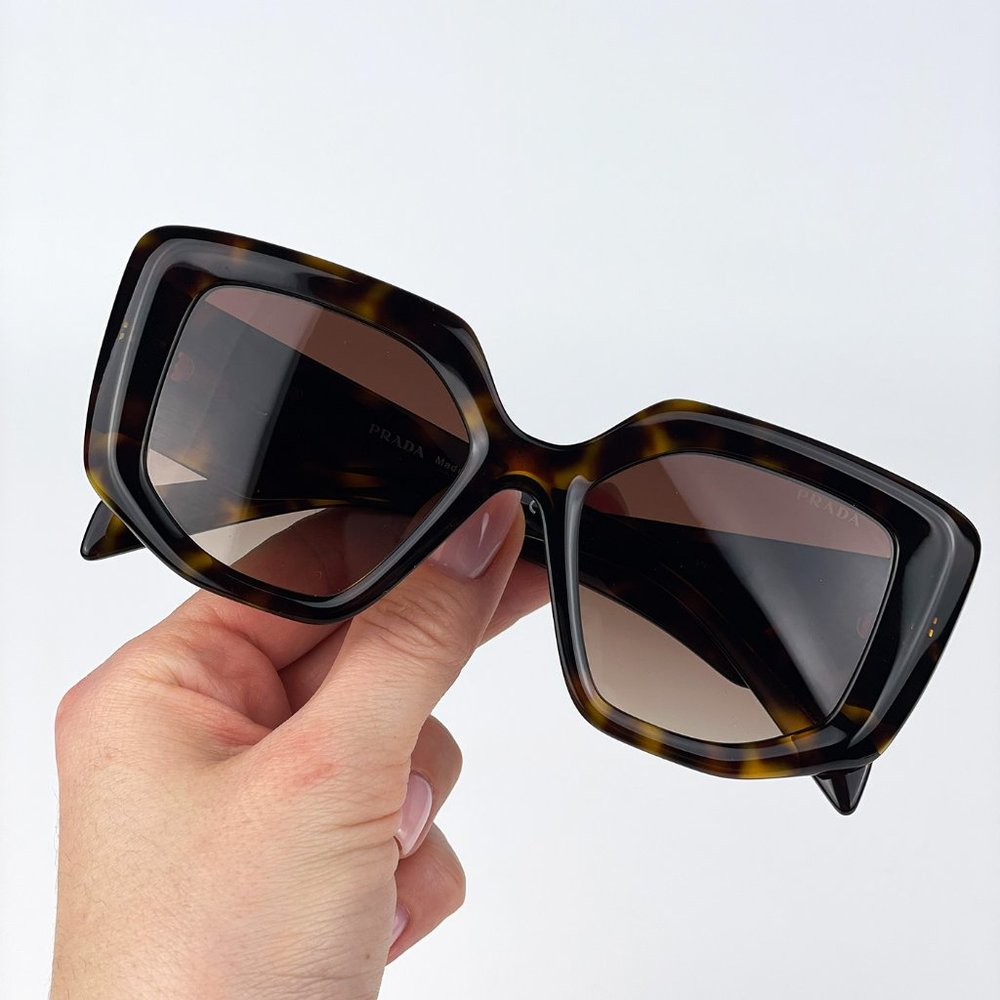 🔥Prada PR14ZS 2AU6S1 Sunglasses Tortoise Brown Gradient Square Women - Picture 5 of 15